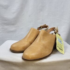Toms Tan clogs
